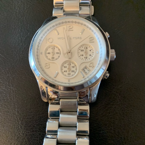 MICHAEL KORS WATCH -USED WITH BOX - Picture 1 of 10